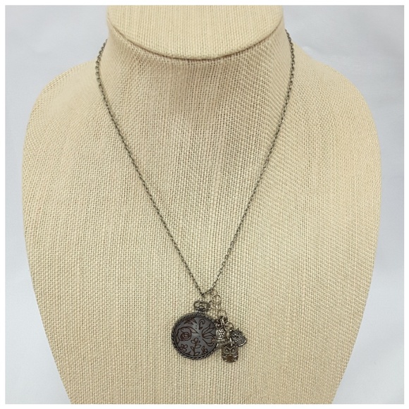 Silvertone 3 Dimensional Owls with Floral Pendent - Picture 1 of 8